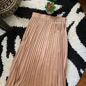 Sadie & Love Champagne Pleated Midi Skirt Medium